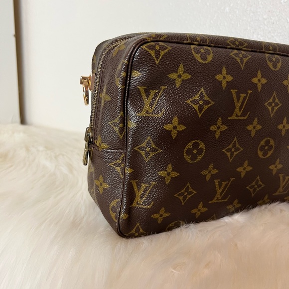 Authentic Louis Vuitton Trousse 28 converted into crossbody with Generic strap. - Picture 4 of 16
